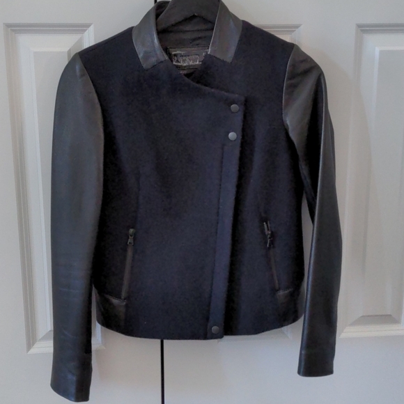 Danier leather bomber jacket - Picture 1 of 4